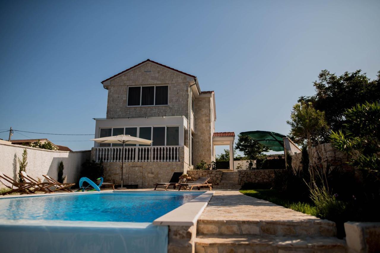 La Familia, Zadar, Vinjerac Villa Bagian luar foto